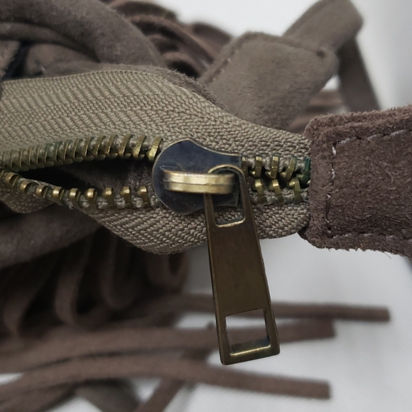 Ecoté suede fringe crossbody bag - Picture 7 of 15